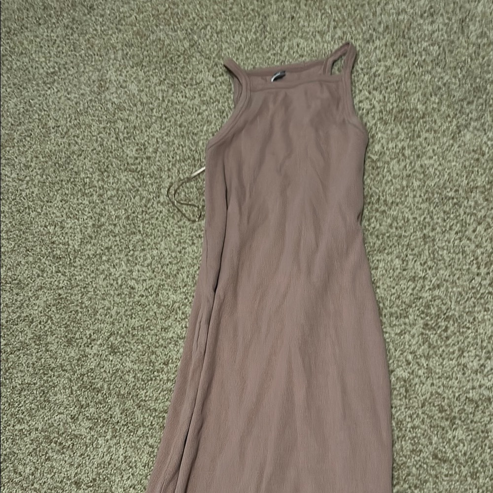 Elegant Sleeveless Dress in Mauve